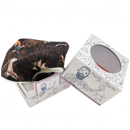 Packaging doudou Le Guyane. Imprimé perroquet, toucan, lémurien. Cadeau de naissance made in France. Nin-Nin